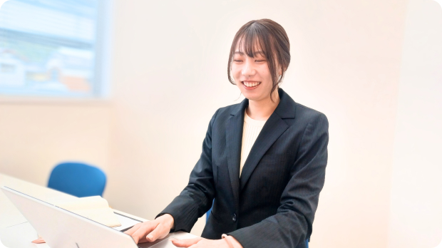 営業部 N.Kの仕事中の様子