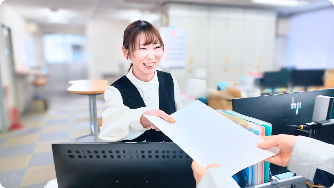 事務職T.Hの仕事中の様子