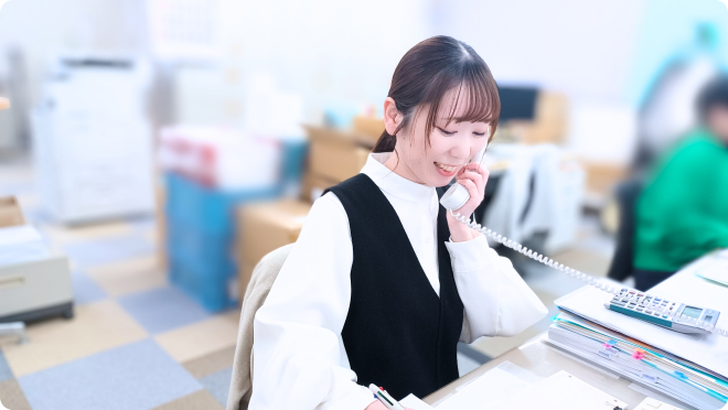 事務職T.Hの仕事中の様子