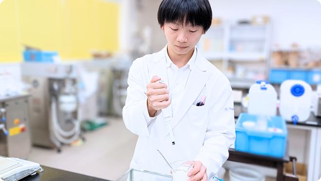 開発職Y.Nの仕事中の様子