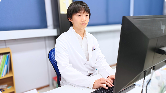 開発職Y.Nの仕事中の様子